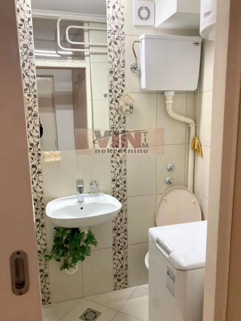 Izdavanje, garsonjera, 28m², Šumice, Beograd