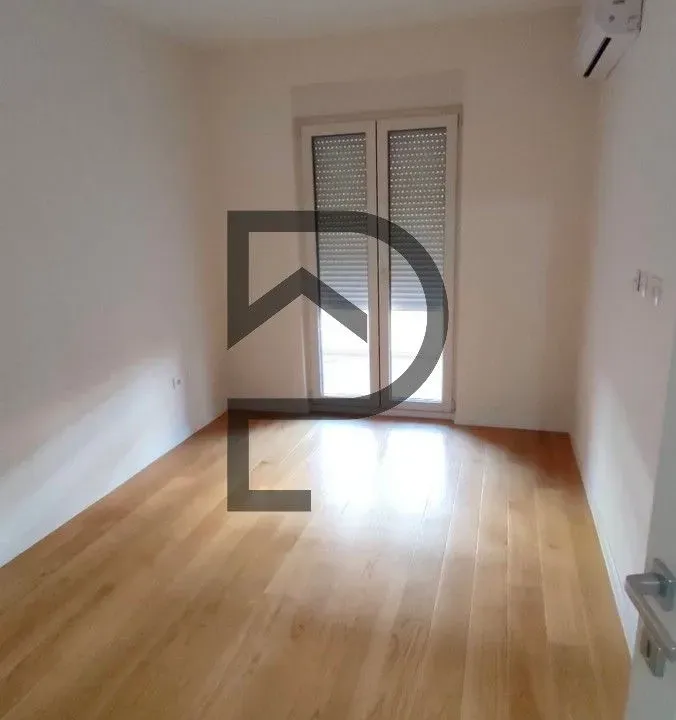 Izdavanje, stan, 50m², Central Point, Podgorica