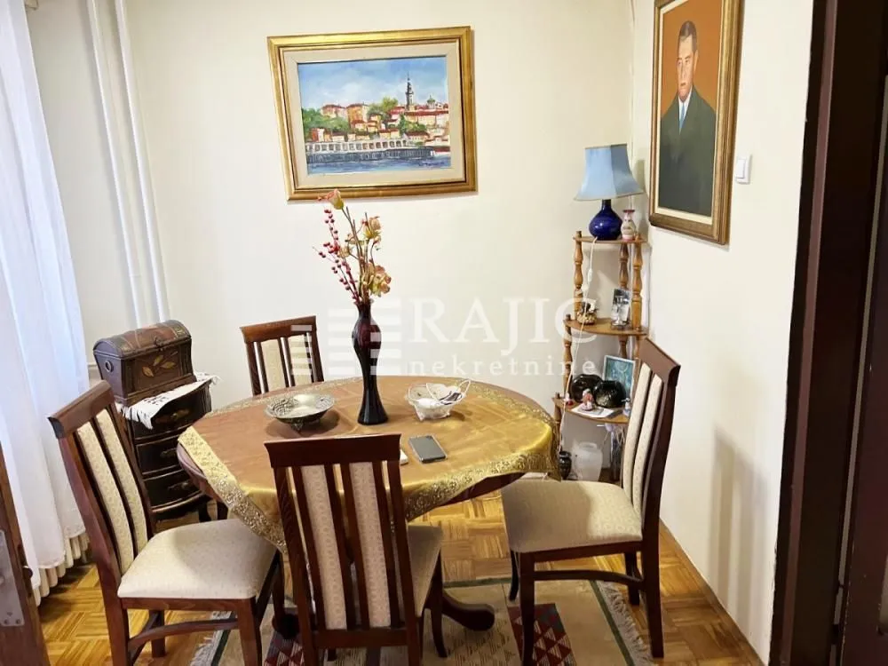 Prodaja, trosoban stan, 90m², Zemun Kej, Zemun Sve Podlokacije