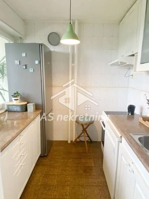 Izdavanje, četvorosoban stan, 120m², Voždovačka Crkva, Voždovac Sve Podlokacije