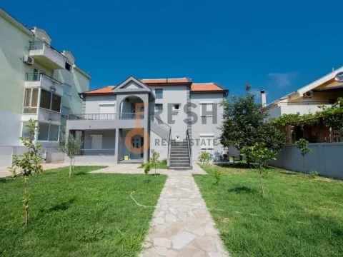 Prodaja, kuća, 450m², Stari Aerodrom, Podgorica - image 2