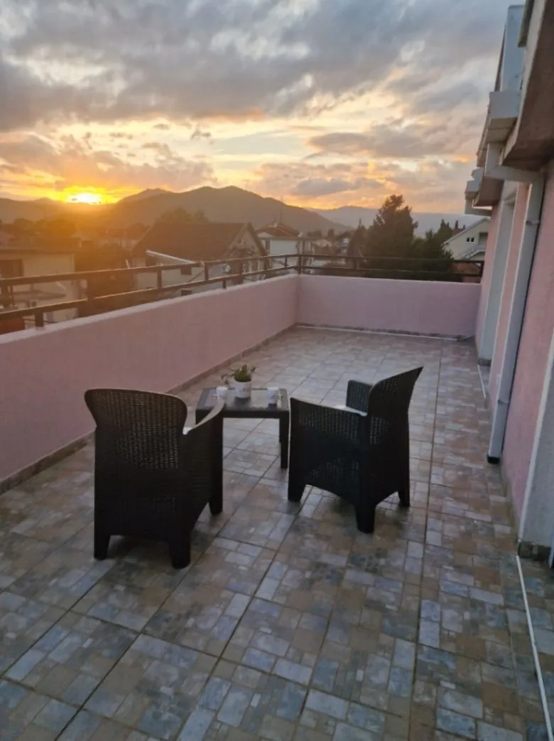 Izdavanje, dvosoban stan, 115m², Tološi, Podgorica