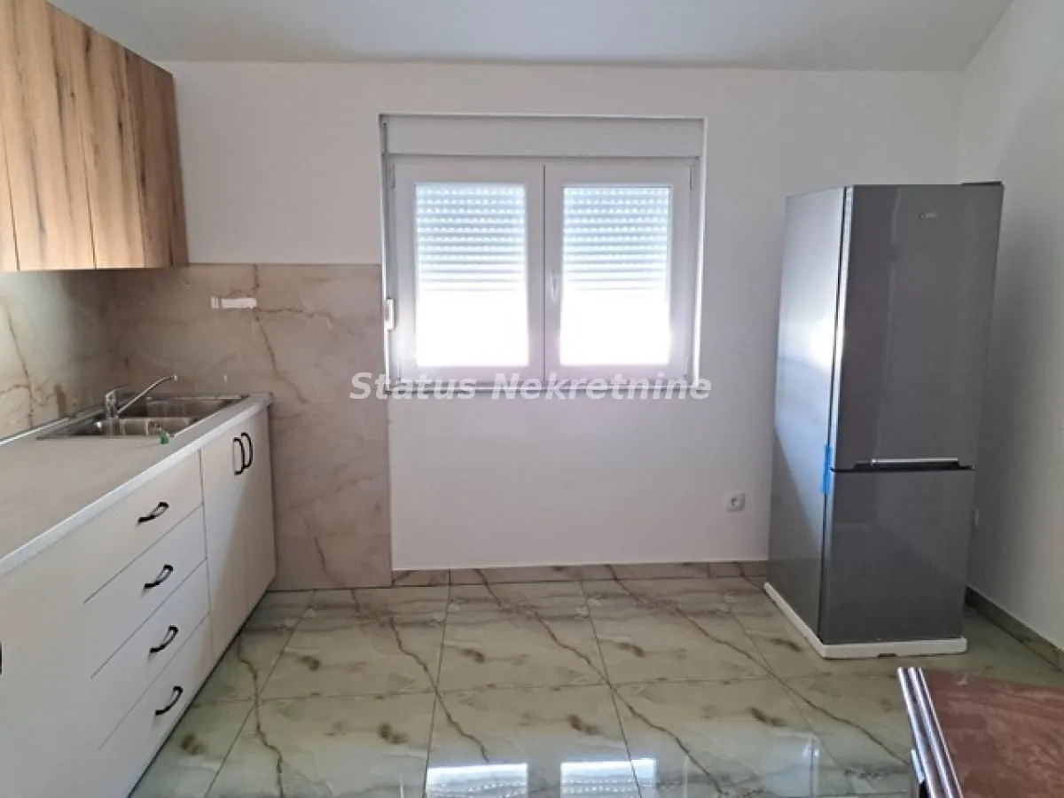 Izdavanje, trosoban stan, 70m², Petrovaradin, Novi Sad