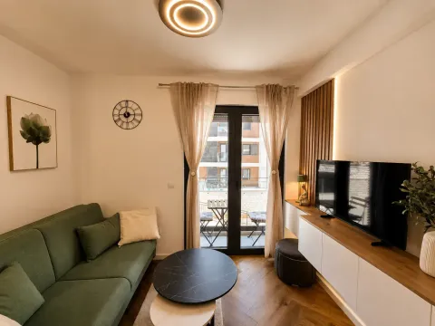 Izdavanje, jednosoban stan, 30m², Tivat, Crna Gora - image 1