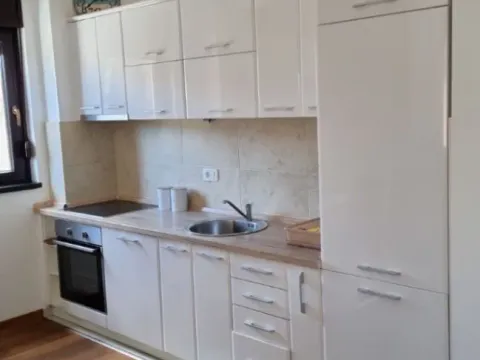 Rent, one bedroom apartment, 55m², Bulevar, Budva - image 10