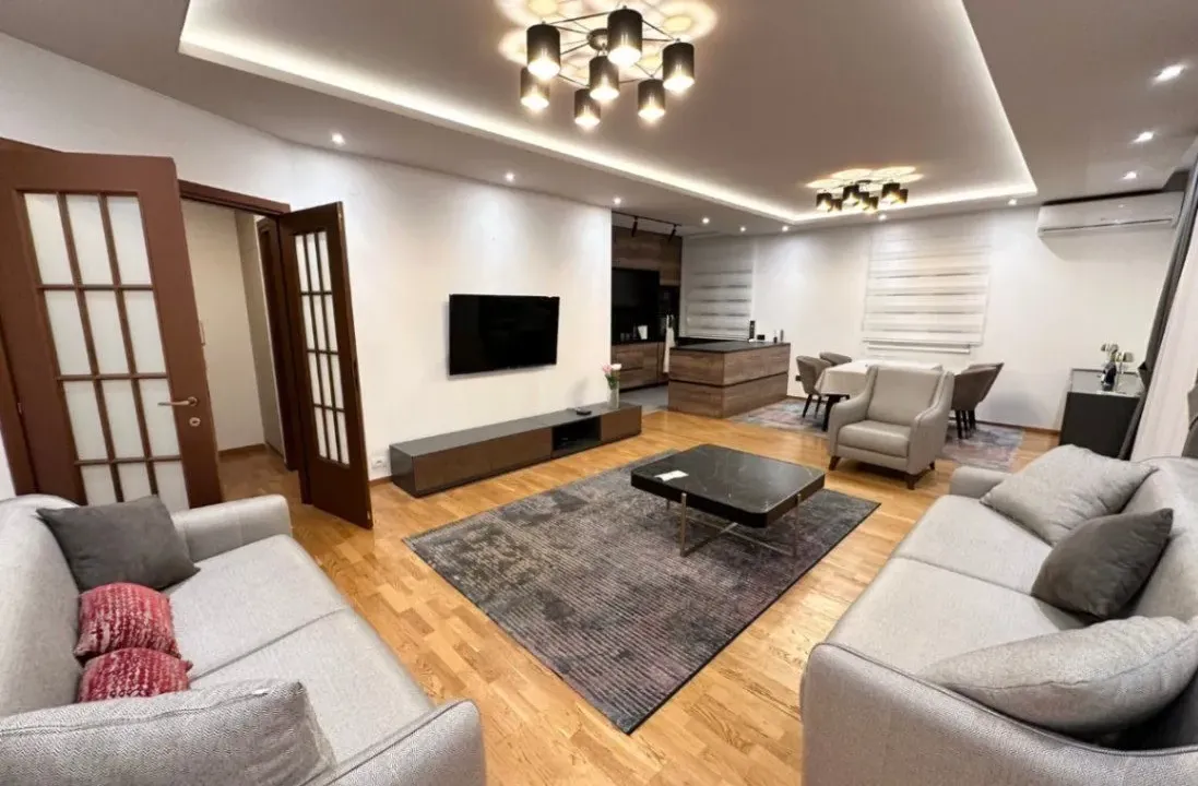 Izdavanje, dvosoban stan, 120m², City Kvart, Podgorica