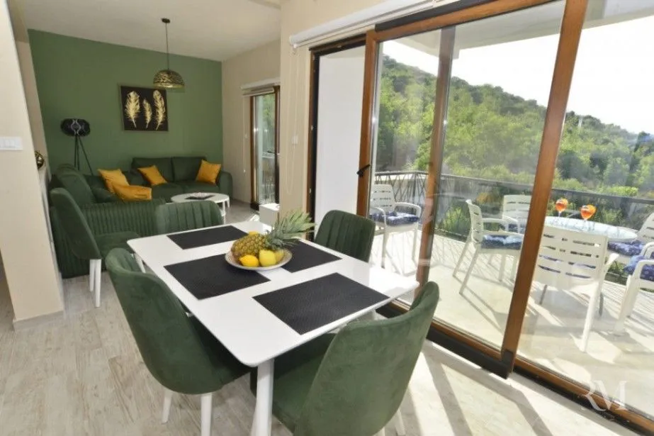 Izdavanje, kuća, 110m², Lješevići, Kotor