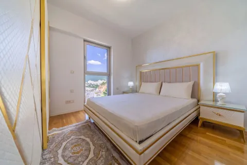 Rent, four bedroom apartment, 130m², Budva, Crna Gora - image 6