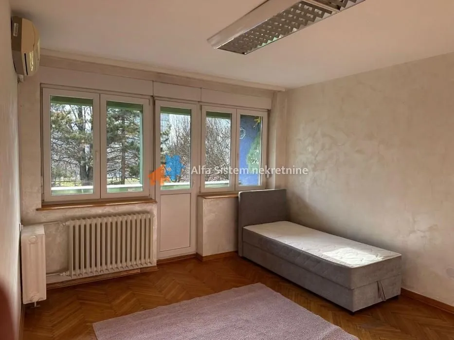 Izdavanje, trosoban stan, 105m², Savski Venac, Beograd