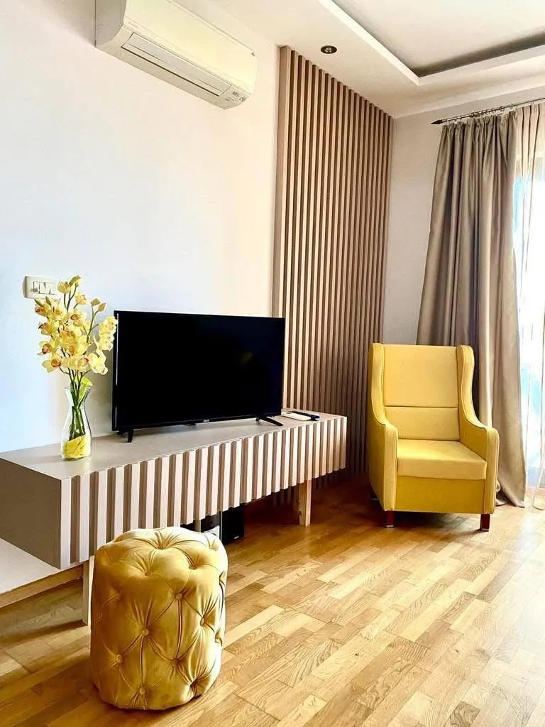 Rent, one bedroom apartment, 70m², Bečići, Budva
