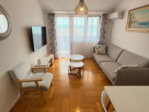 Izdavanje, stan, 44m², Tivat, Crna Gora - image 2