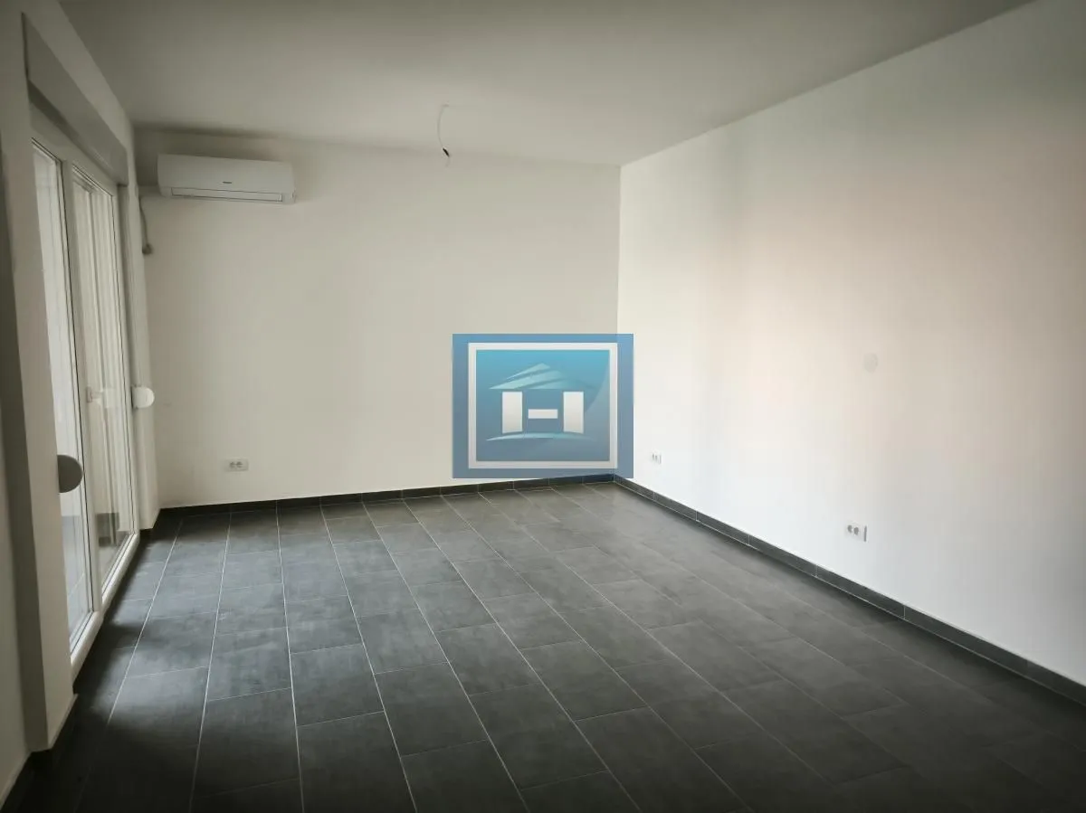 Izdavanje, stan, 223m², Centar, Ćuprija