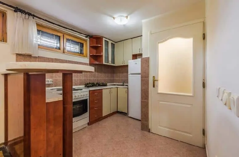 Izdavanje, kuća, 370m², Zabjelo, Podgorica