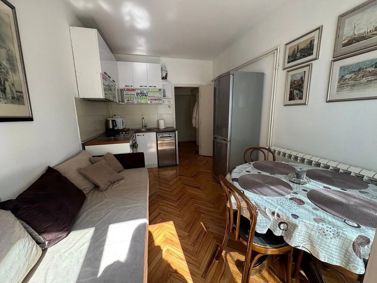 Rent, two bedroom apartment, 42m², Kalenić Pijaca, Vračar Sve Podlokacije