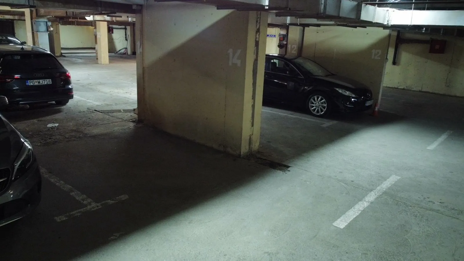 Rent, parking/garage, 15m², Blok 9, Podgorica