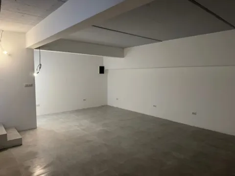 Izdavanje, poslovni prostor, 95m², Stari Aerodrom, Podgorica - image 8