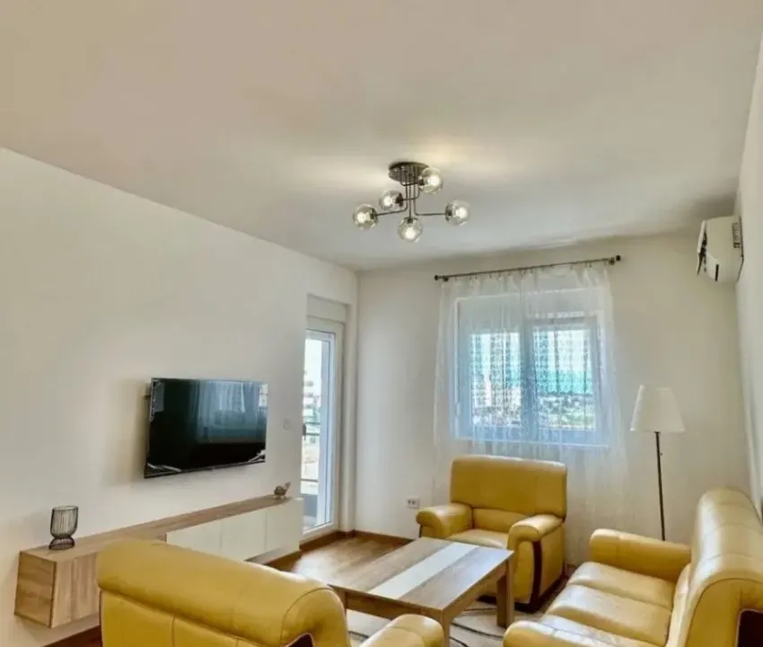 Izdavanje, jednosoban stan, 50m², Stari Aerodrom, Podgorica