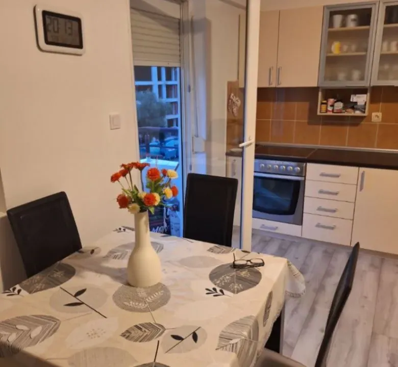 Izdavanje, jednosoban stan, 55m², Rozino, Budva