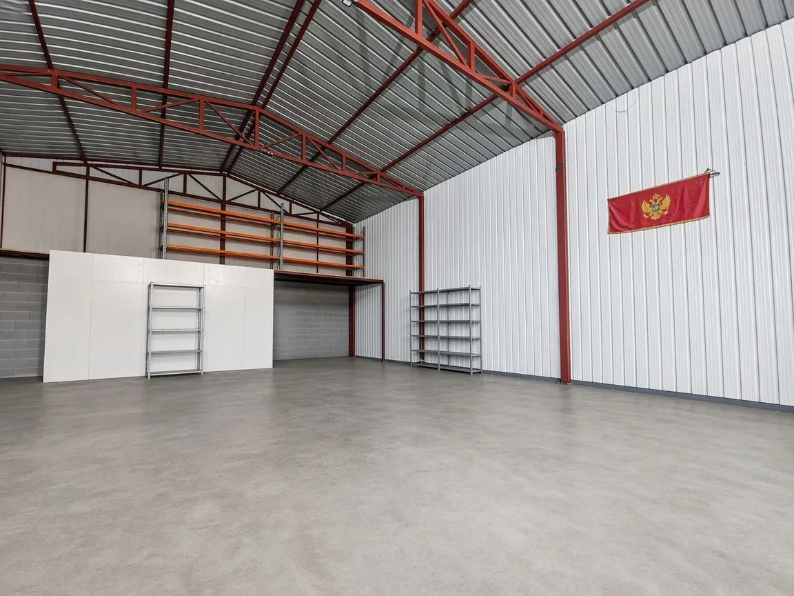 Rent, office space, 300m², Radanovići, Kotor