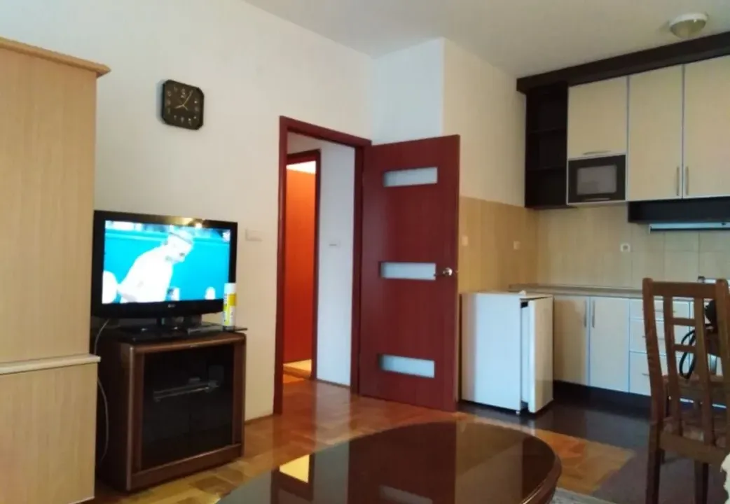Izdavanje, jednosoban stan, 39m², Blok 9, Podgorica