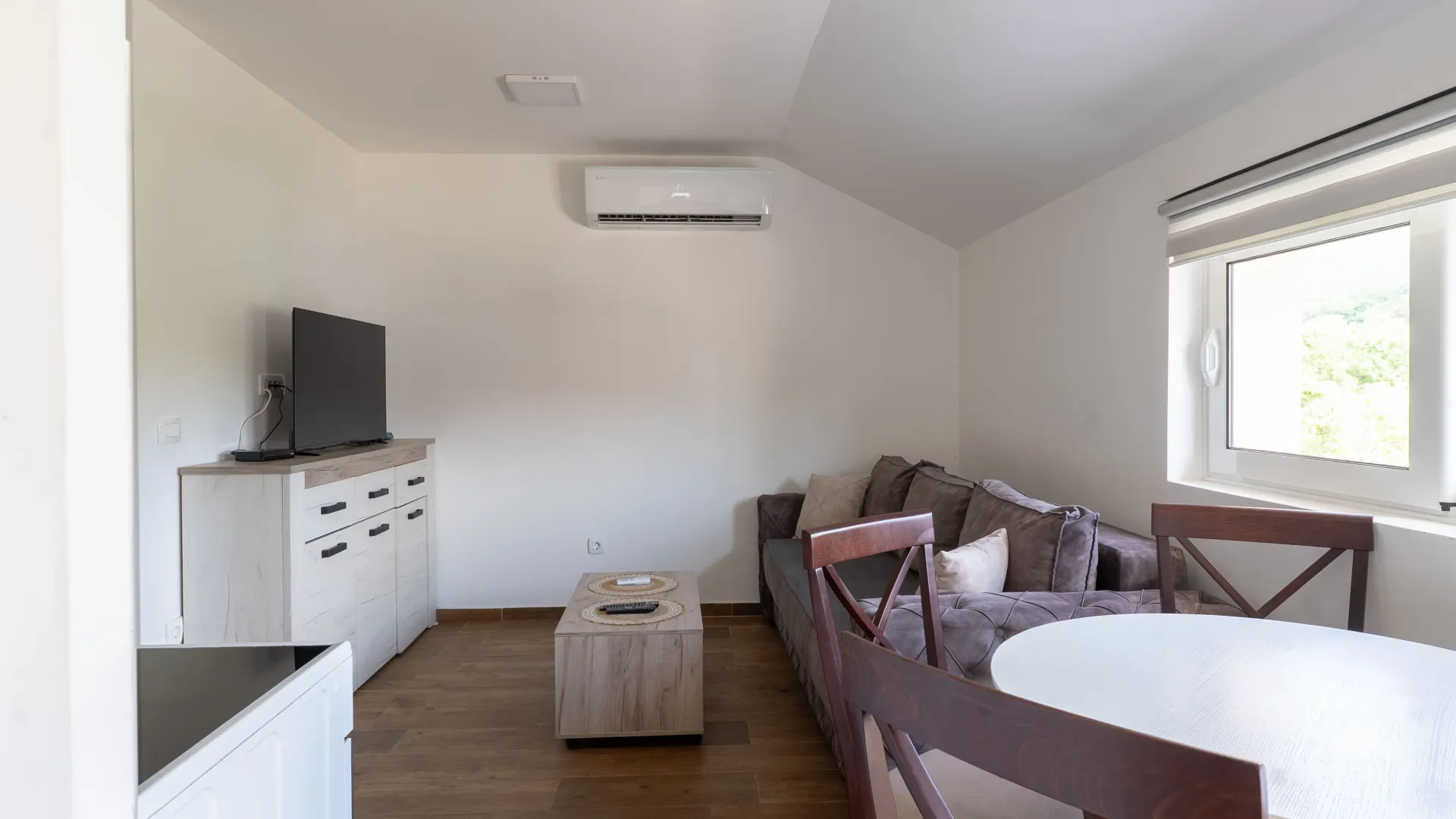Rent, one bedroom apartment, 40m², Radanovići, Kotor