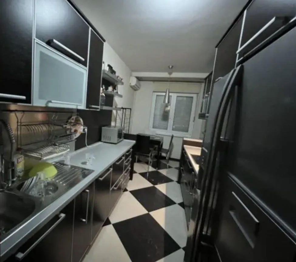 Izdavanje, jednosoban stan, 90m², Blok 6, Podgorica