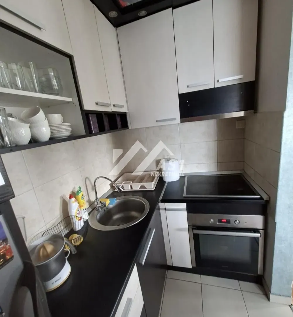 Izdavanje, četvorosoban stan, 82m², Bulevar Evrope, Novi Sad Sve Podlokacije