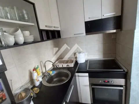 Izdavanje, četvorosoban stan, 82m², Bulevar Evrope, Novi Sad Sve Podlokacije - image 4