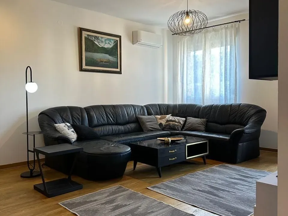 Izdavanje, dvosoban stan, 64m², City Kvart, Podgorica
