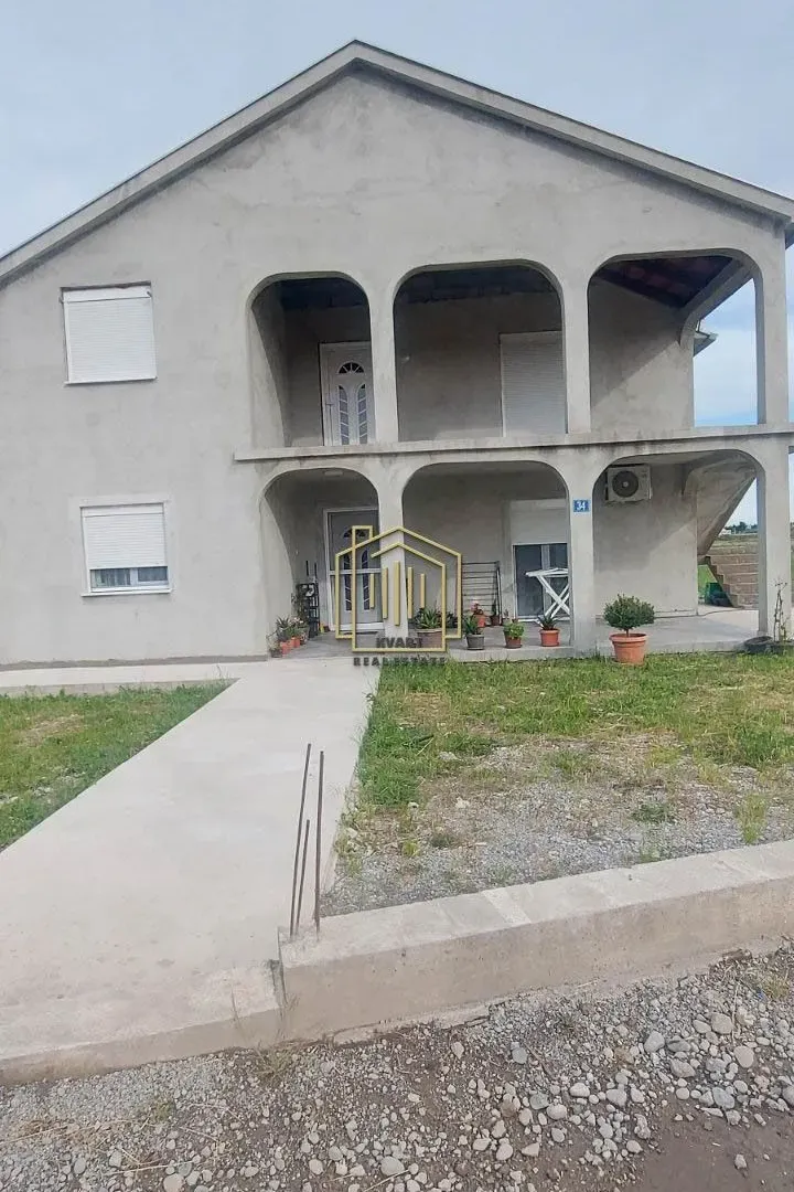 Prodaja, kuća, 220m², Cijevna, Podgorica