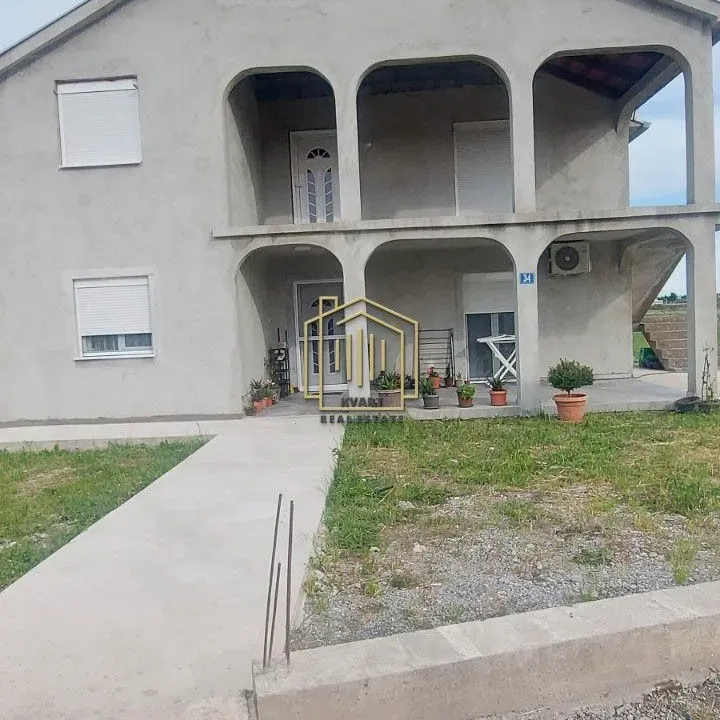 Prodaja, kuća, 220m², Cijevna, Podgorica