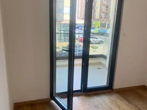 Izdavanje, dvosoban stan, 53m², New City, Podgorica - image 3