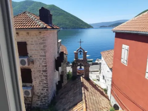 Izdavanje, kuća, 200m², Perast, Kotor - image 3