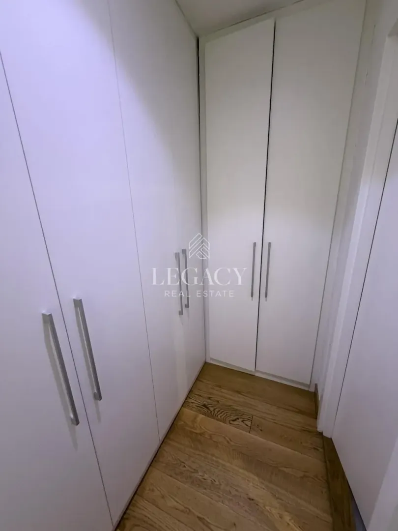Izdavanje, trosoban stan, 92m², Savski Venac, Beograd
