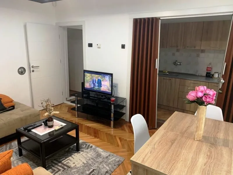 Izdavanje, trosoban stan, 60m², Centar, Niš