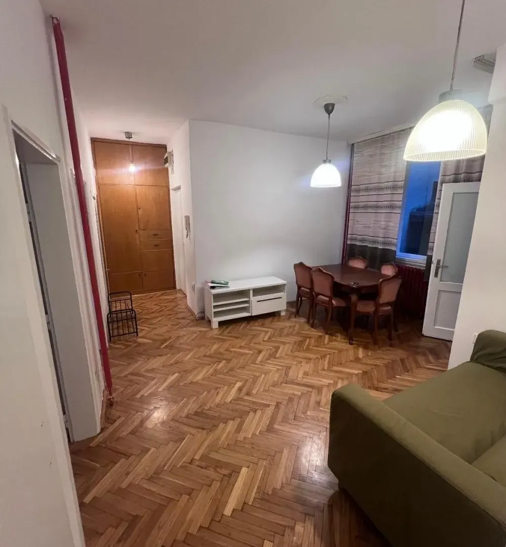 Izdavanje, trosoban stan, 55m², Savski Venac, Beograd