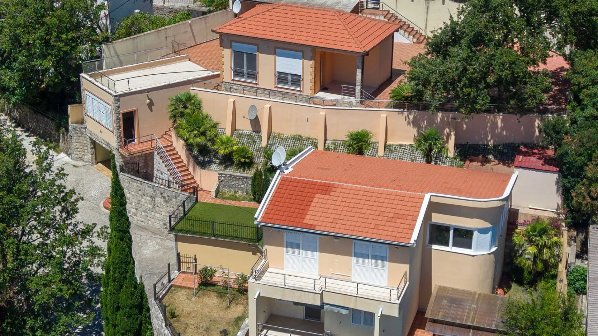 Prodaja, kuća, 390m², Zagrađe, Bar