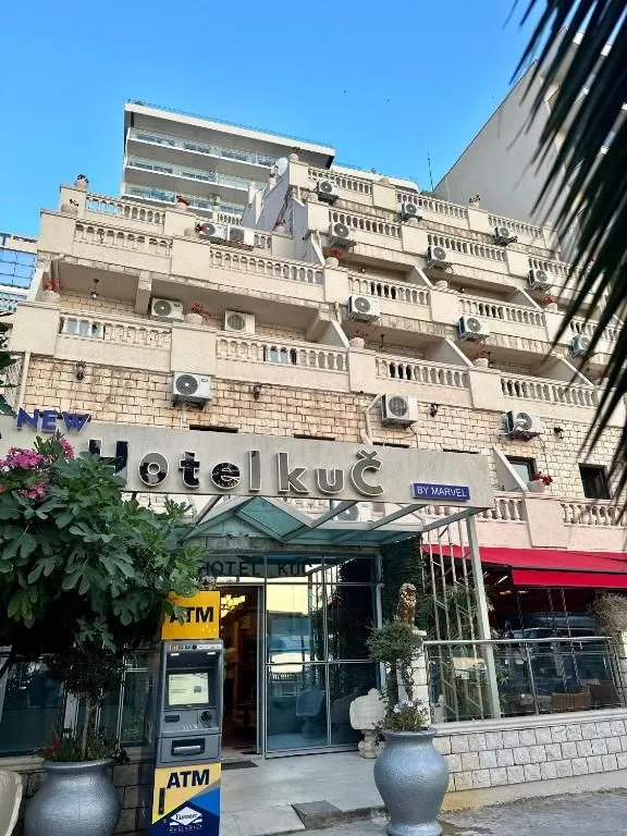 Rent, hospitality venue, 1500m², Bečići, Budva