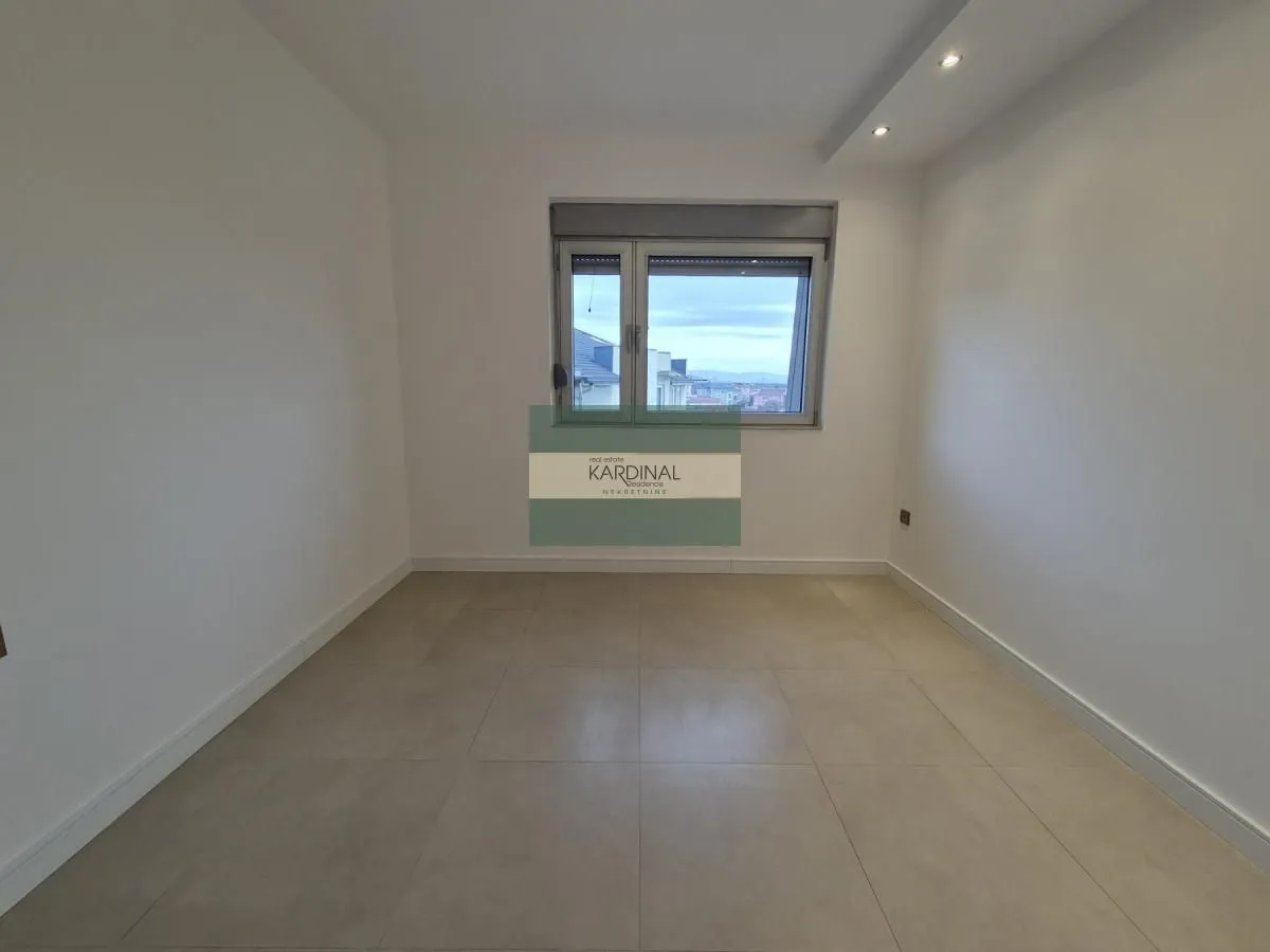 Prodaja, trosoban stan, 77m², Vašarište, Jagodina