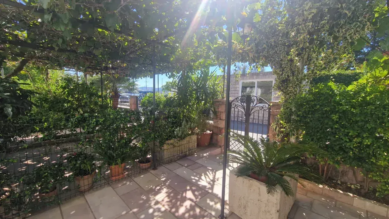 Izdavanje, stan, 44m², Tivat, Crna Gora