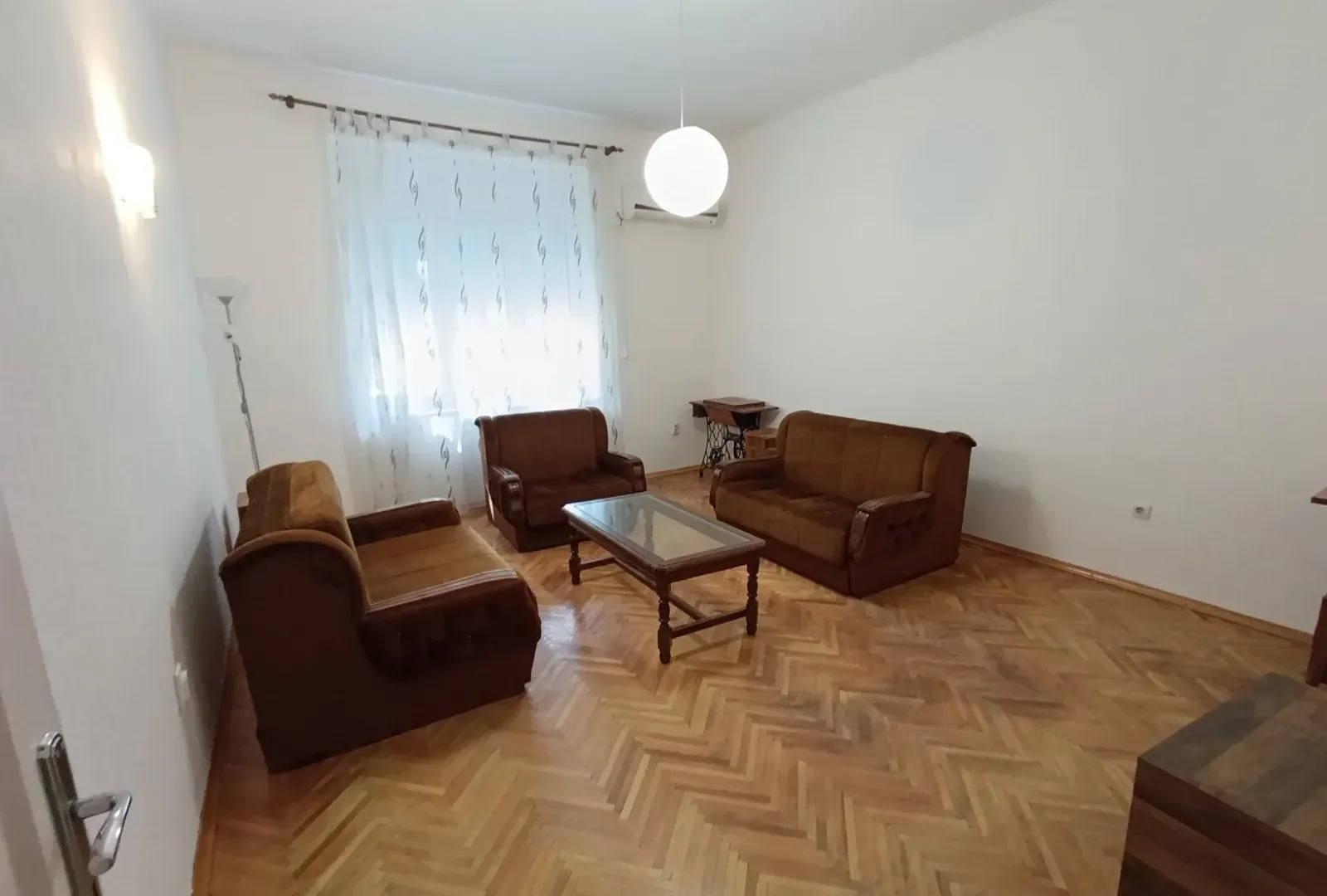 Izdavanje, poslovni prostor, 68m², Centar, Podgorica