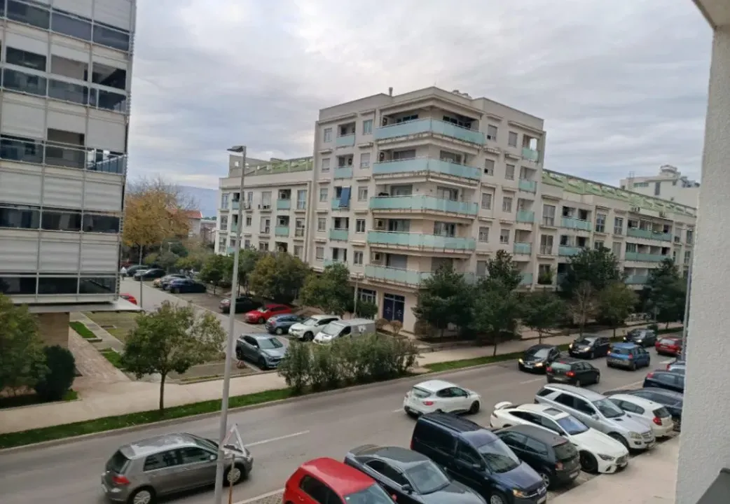 Izdavanje, garsonjera, 40m², Tološka šuma, Podgorica