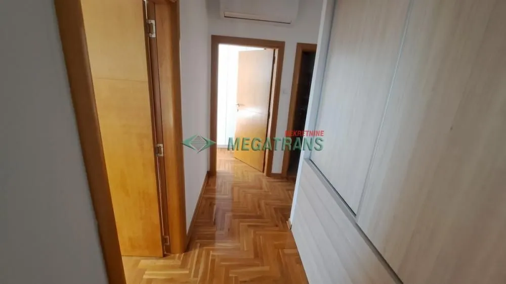 Izdavanje, četvorosoban stan, 103m², Grbavica, Novi Sad Sve Podlokacije