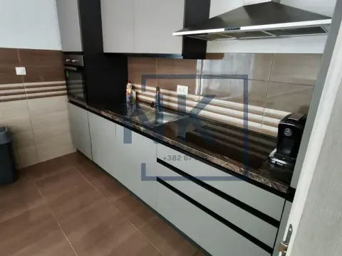 Izdavanje, dvosoban stan, 74m², Stari Aerodrom, Podgorica - image 4