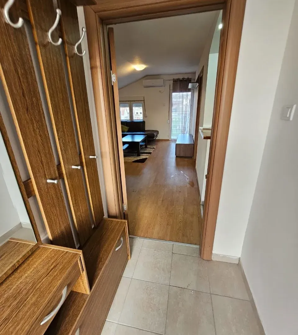 Izdavanje, jednosoban stan, 49m², Stari Aerodrom, Podgorica