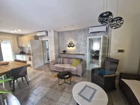 Izdavanje, dvosoban stan, 75m², Centar, Tivat - image 2