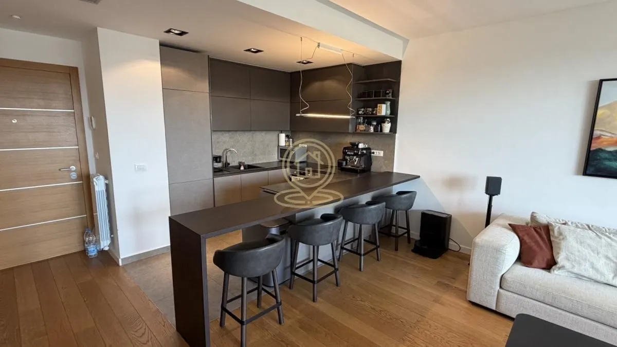 Izdavanje, trosoban stan, 89m², Savski Venac, Beograd