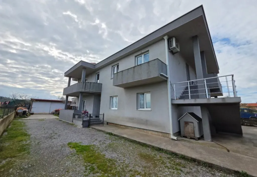 Prodaja, kuća, 310m², Donja Gorica, Podgorica