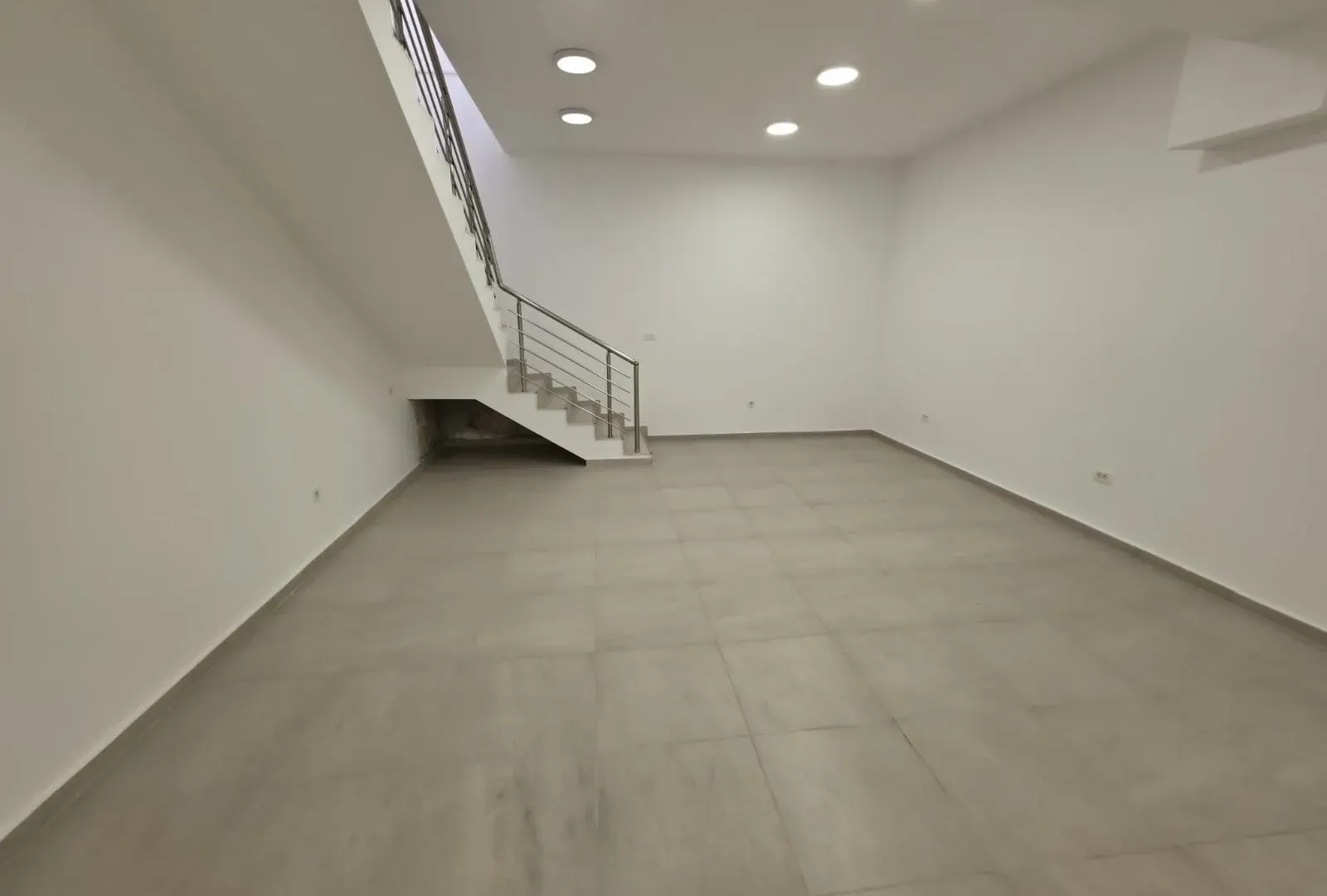 Rent, office space, 110m², Blok 6, Podgorica