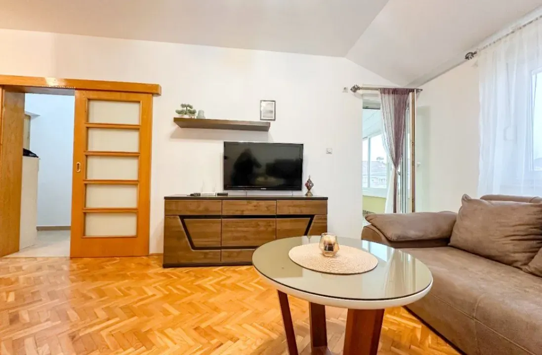 Izdavanje, jednosoban stan, 48m², Stari Aerodrom, Podgorica